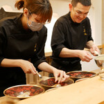 美会 - 料理長の右腕は手際の良い女性スタッフさん