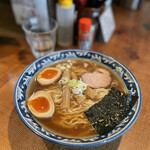 めん処 樹 - 醤油らあ麺¥800、味玉¥100