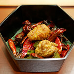 美会 - タイのハーブやバイマックルーなどを一緒に揚げたもの