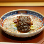 美会 - TOKYO Xの美会焼き
      黄ニラを敷いて、タイのタマリンドと玉ねぎのソースを添えて