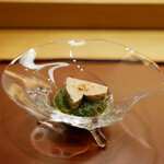 美会 - あん肝
      北海道余市のあん肝をタイの生姜"カー"で炊いたもの。