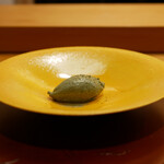 美会 - 自家製アイスクリーム
      練りたてのアイスにはヨモギとココナッツ入り。