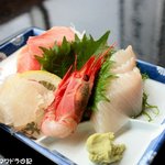 魚がし食堂はま蔵 - 刺身定食　マグロ、甘海老、ブリ、マコガレイの４品盛り。