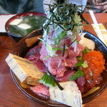 誠寿司 - ランチの「マグロ丼」1050円。子供。