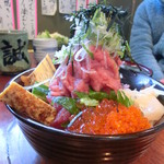 誠寿司 - ランチの「マグロ丼」1050円。子供。