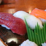 誠寿司 - 「にぎり」は10カン。これでランチが840円とは・・・!!!サラダも、味噌汁もついてるなんて・・・!!!