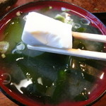 誠寿司 - ランチの味噌汁は、最後に食べてます（汗