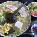 Maruhiro - まるひろ味噌ラーメン　¥1.000 サラダ、辛味噌付き