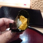 すし 良月 - ウニの手巻き
