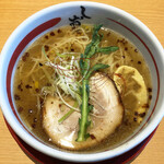 大阪塩系ラーメン しおや - 天然塩ラーメン（860円）