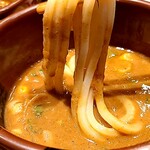 中華蕎麦 とみ田 - タレが濃厚過ぎて麺が沈まないので、潜らせます