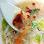 濃厚鶏白湯タンメン まつ井 - ラー油投入