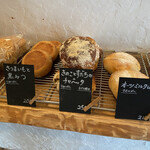 天然こうぼぱん とことこ - にゅん場行進の様に、綺麗に並んでます(°▽°)