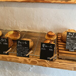 天然こうぼぱん とことこ - 黒札は、月替わりのパン達なり(^o^)/