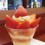 資生堂パーラー - 徳島県 三好郡 東みよし町産“アスカルビー”のストロベリーパフェ