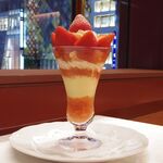 資生堂パーラー - 徳島県 三好郡 東みよし町産“アスカルビー”のストロベリーパフェ