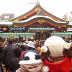 今年もすごい人でなかなか本殿までたどりつけないね～
          