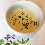カフェ ミクニズ - ジャガイモを裏ごしした滑らかなスープ