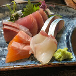 旬食房 ふた葉 - 刺身は五種盛り