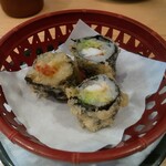 回転寿司　すし丸 - 海老アボカドの天婦羅巻き(180円)
