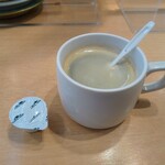 回転寿司　すし丸 - ランチサービスのコーヒー