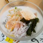 Kaitensushi Sushimaru - 握り寿司セットの豆腐サラダ