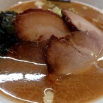 TT&E - 復活の豚骨醤油ラーメンのアップ