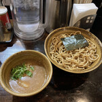 つけ麺 えん寺 - 「ベジポタつけ麺(800円)＋大盛り1.5玉(50円)」…この味、このボリュームで考えるとリーズナブルか。