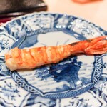 すし 良月 - 和歌山三ツ星醤油をたらし炭焼きにしたボタン海老