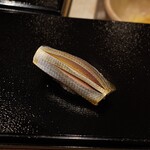 すし 良月 - 芝海老のおぼろを入れた小肌