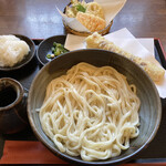よしふじ - おろしぶっかけうどん　ちくわ天付き
