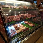 ブロンコビリー - 様々なお肉が並ぶ