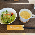 ファニープレイス - サラダ、スープ、ご飯のセット660円