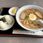 中華　とおりゃんせ - ■ ピリ辛ラーメン¥590-
■ おむすびセット¥150-