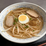 中華　とおりゃんせ - ピリ辛ラーメン。
昔ながらの中華そばに刺激のあるピリ辛さをプラス。