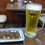 リンガーハット - ❀〖にんにく竹炭ぎょうざ〗（200えん）【税込価格】
      
      ❀生ビール（550えん）