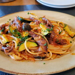 フォセッタ - ホタルイカとッズッキーニのトマトソースリングイネ