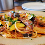 フォセッタ - ホタルイカとズッキーニのトマトソースリングイネ