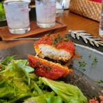 フォセッタ - 前菜盛り合わせ：烏賊のハンバーグ風