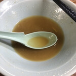 家系ラーメン まこと家 - 今日はちょっとカエシ強めなのでここまで