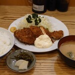 Tonkatsu Yachiyo - サーモンフライ定食1500円