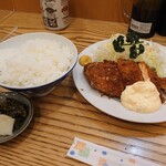 Tonkatsu Yachiyo - サーモンフライ定食1500円