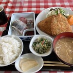 海の里食堂 - 鰺フライ定食700円+刺身単品300円