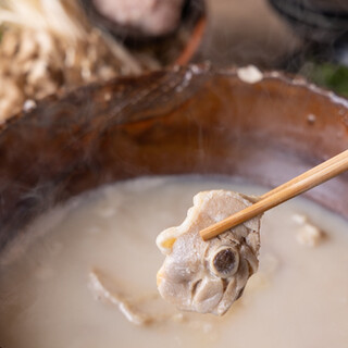 Enjoy two major specialties, “Hakata Hot Pot” and “Shichirin-yaki”!