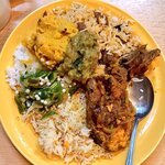 KEBAB UP - いろいろ盛ってみました。真ん中にパクチーボッタ。