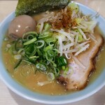 麺家むら田 - 豚骨味噌ラーメン¥750、味玉¥100