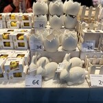 Cantine Barbaroux - 4/17(日) Pasqua(復活祭) 用の卵と兎の飾りが売られている