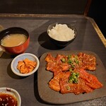 Mの焼肉  - ボリューム満点松阪牛ハラミ＆カルビ。ご飯もおかわり自由