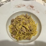 Cantine Barbaroux - 娘の頼んだ Tajarin al ragù bianco alle 3 carni (11€) 細いタヤリンが絡まずフォークで簡単に巻ける。何故だろう