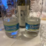 Cantine Barbaroux - このミネラル・ウォーターのボトルデザインは Giorgetto Giugiaro